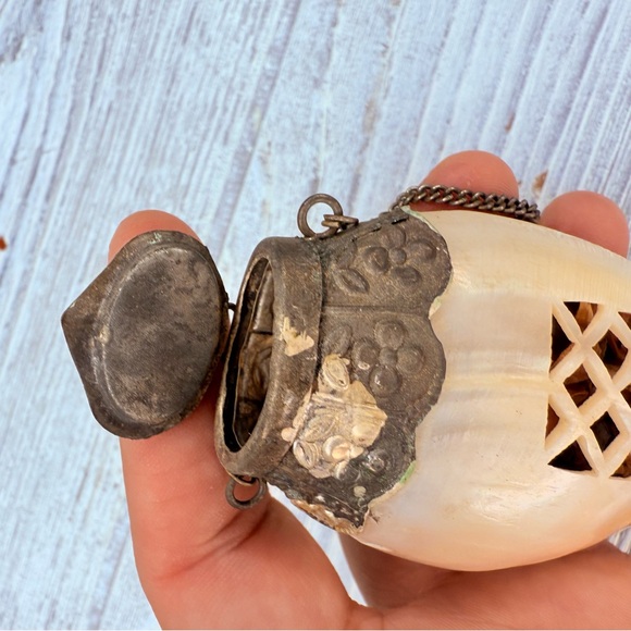 Carved Mother Pearl Chaletain Scent Bottle Ladies Snuff Bottle potpourri - Picture 10 of 10